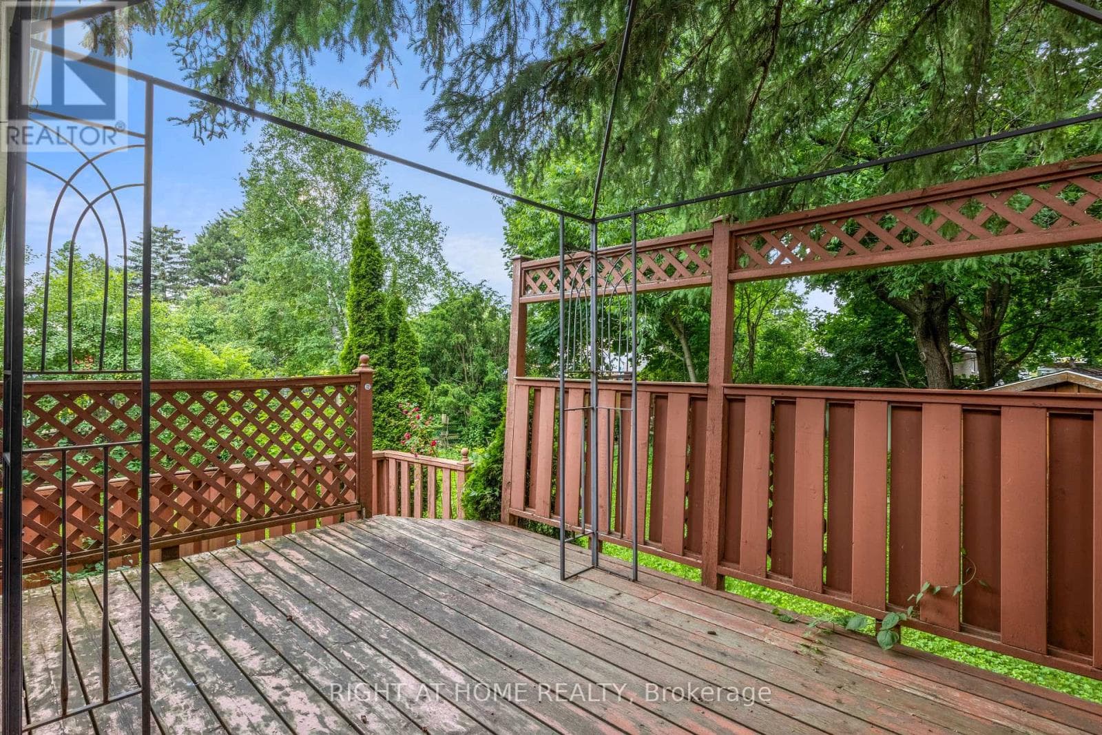 UPPER - 695 GLEN FORREST BOULEVARD — photo 2