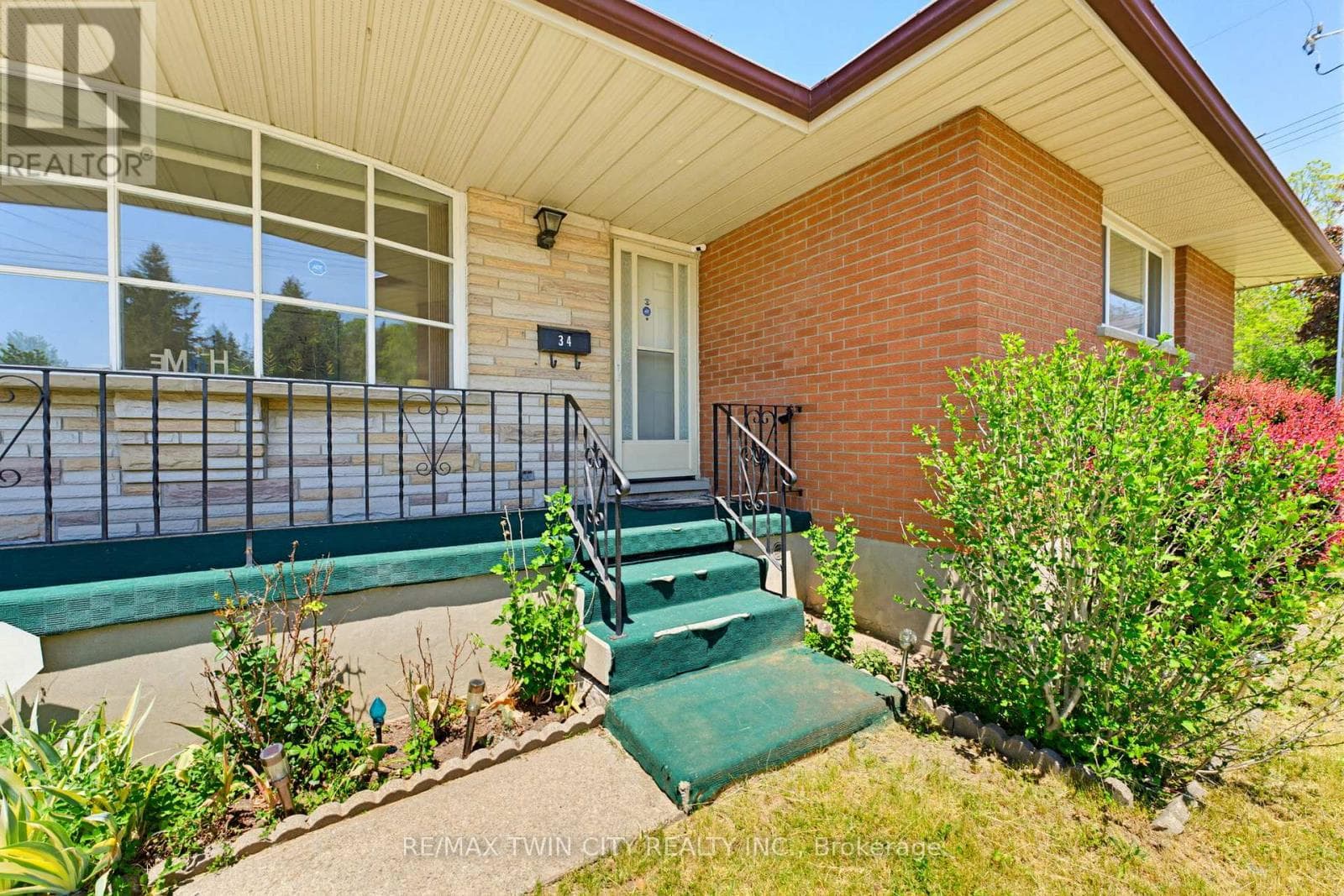 34 VOLTA AVENUE — photo 3