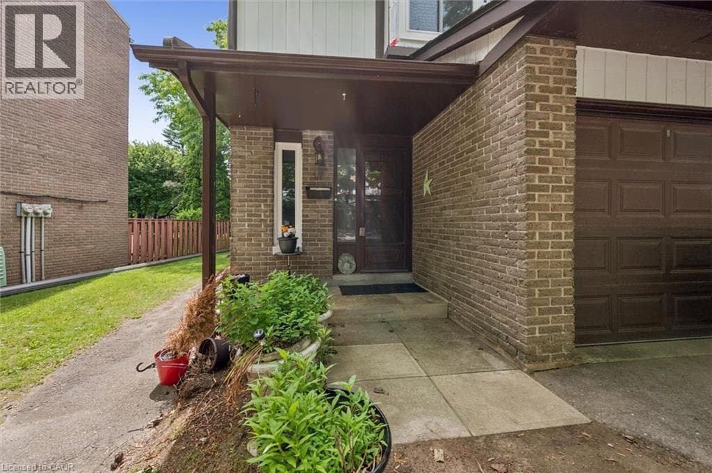 46 CEDARWOODS Crescent Unit# 53 — photo 3