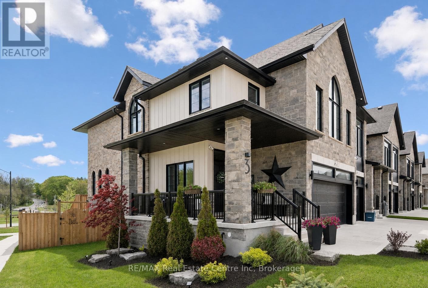 3 QUEENSBROOK CRESCENT — photo 2