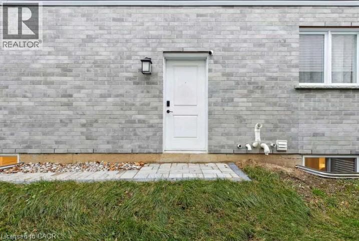 1156 SWAN Street Unit# Lower — photo 2