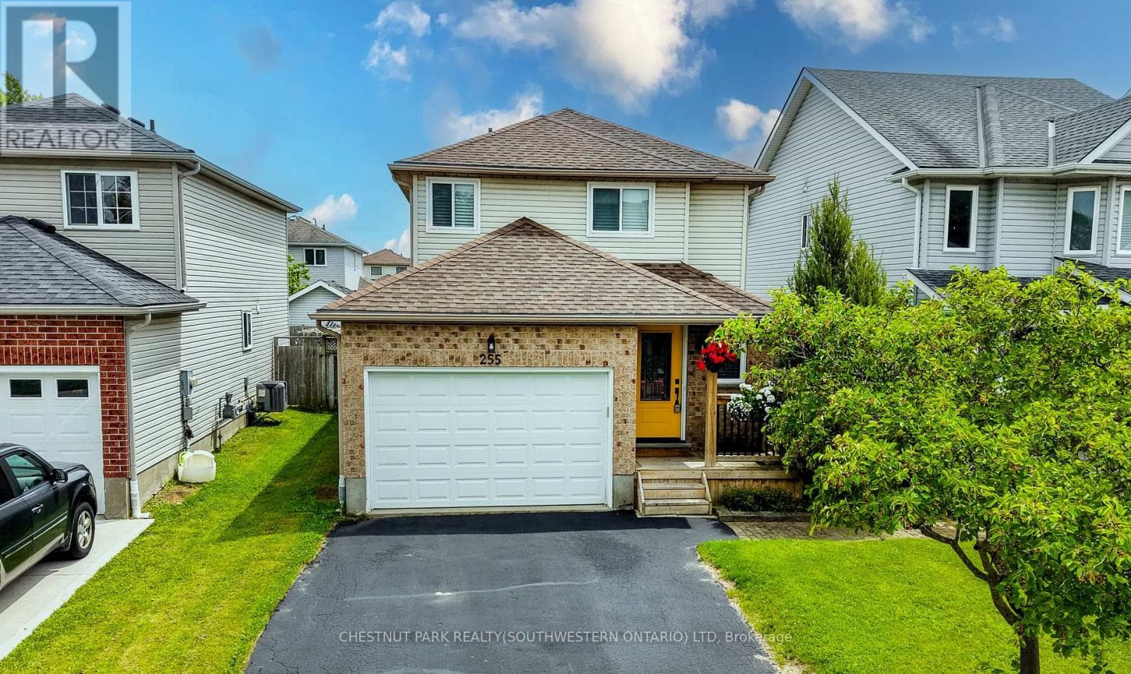 255 HIGHBROOK CRESCENT W — photo 1