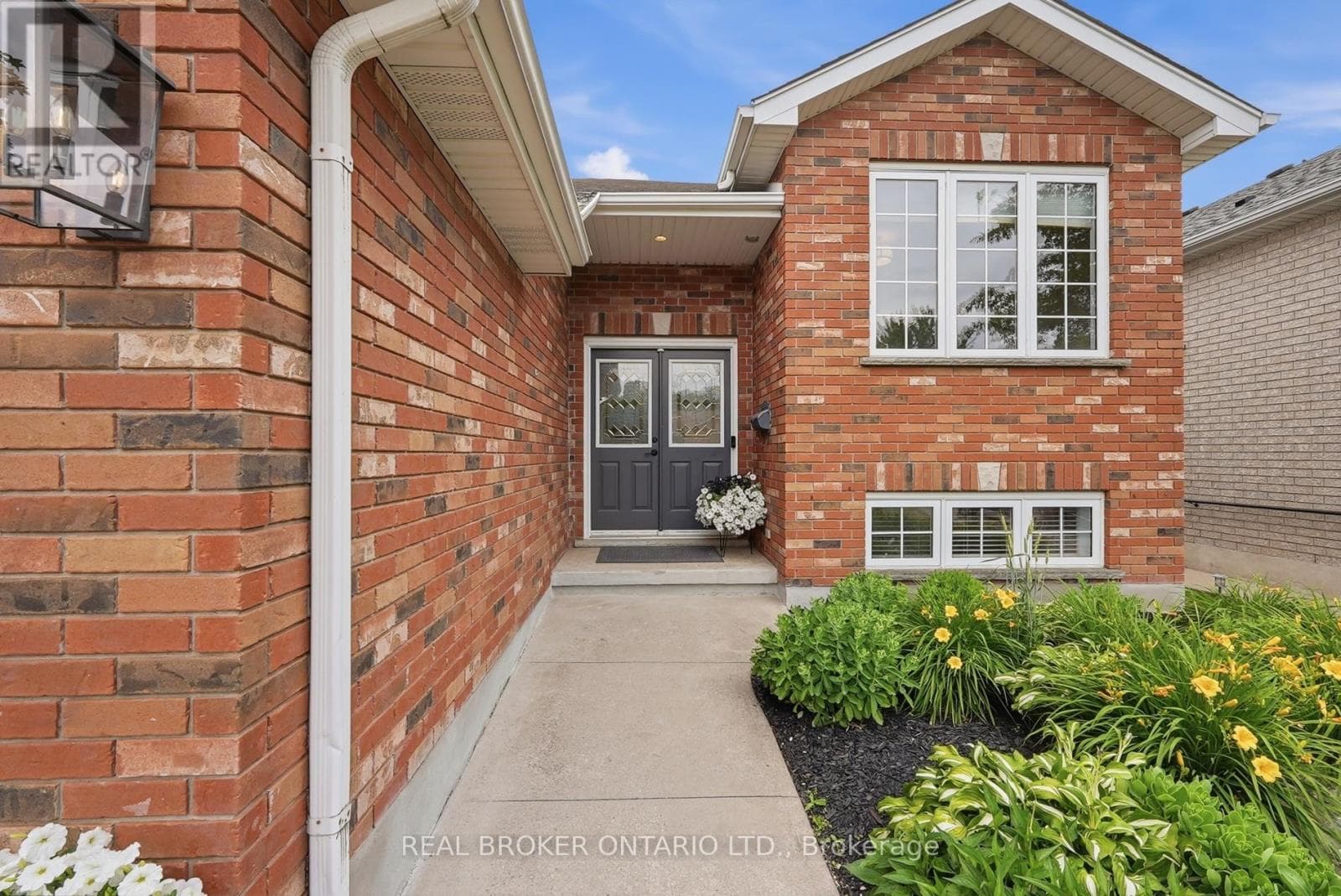 105 HARWOOD ROAD — photo 3