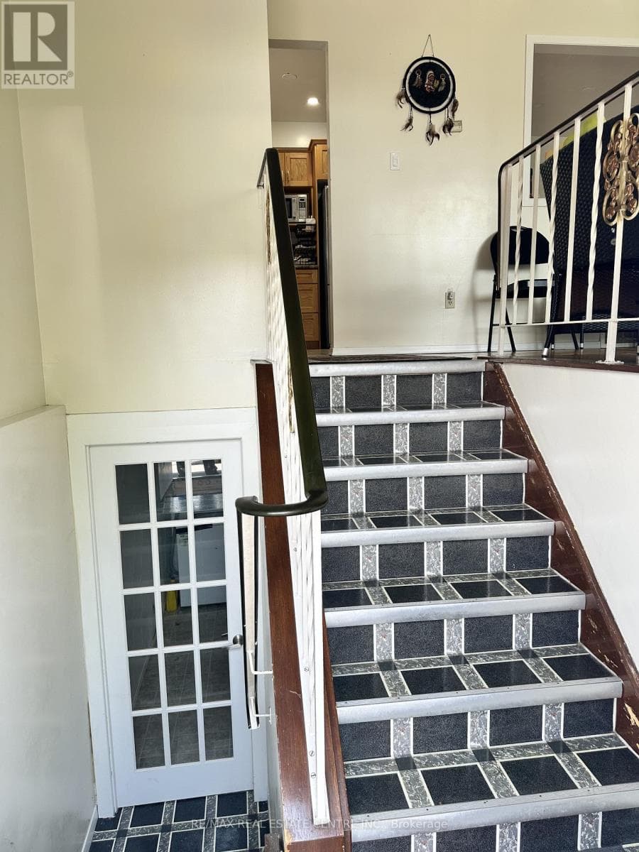 66 BAKERSFIELD DRIVE — photo 2