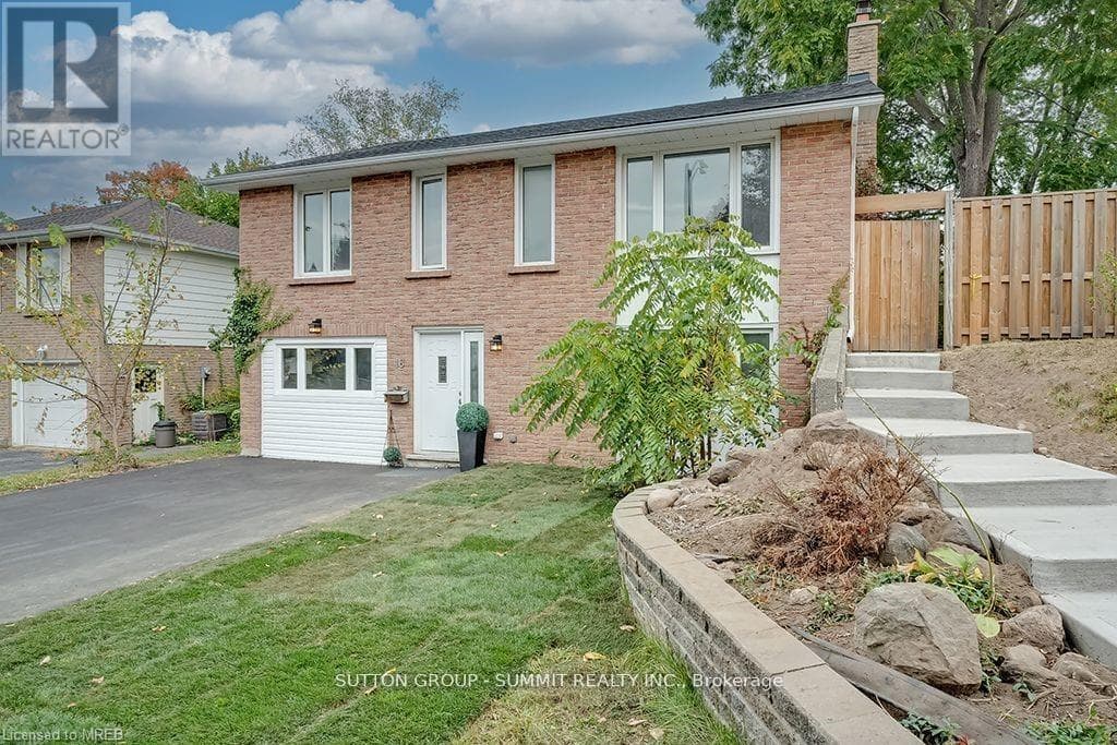 UPPER - 16 UPPER CANADA DRIVE — photo 2