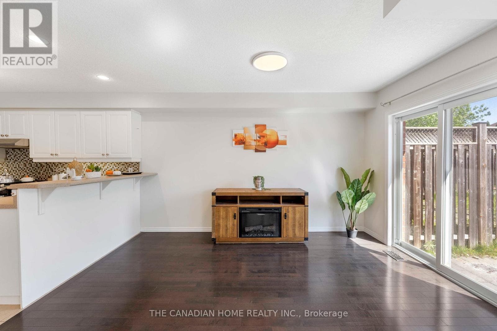 500 ROBERT FERRIE DRIVE — photo 2