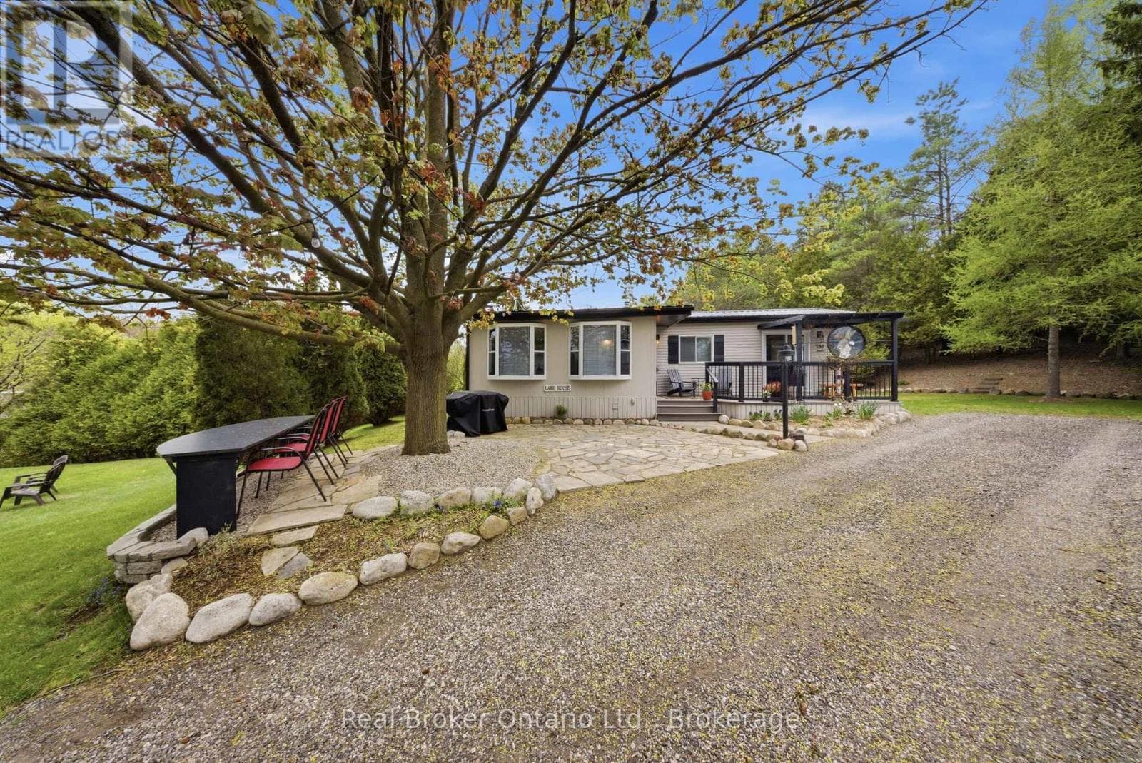 230 MOUNTAIN ASH ROAD — photo 2