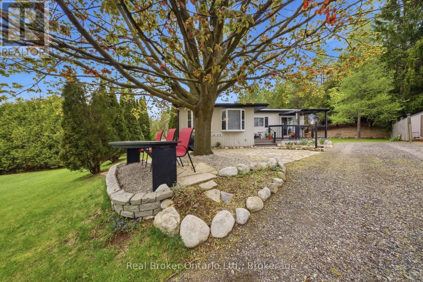 230 MOUNTAIN ASH ROAD — photo 3