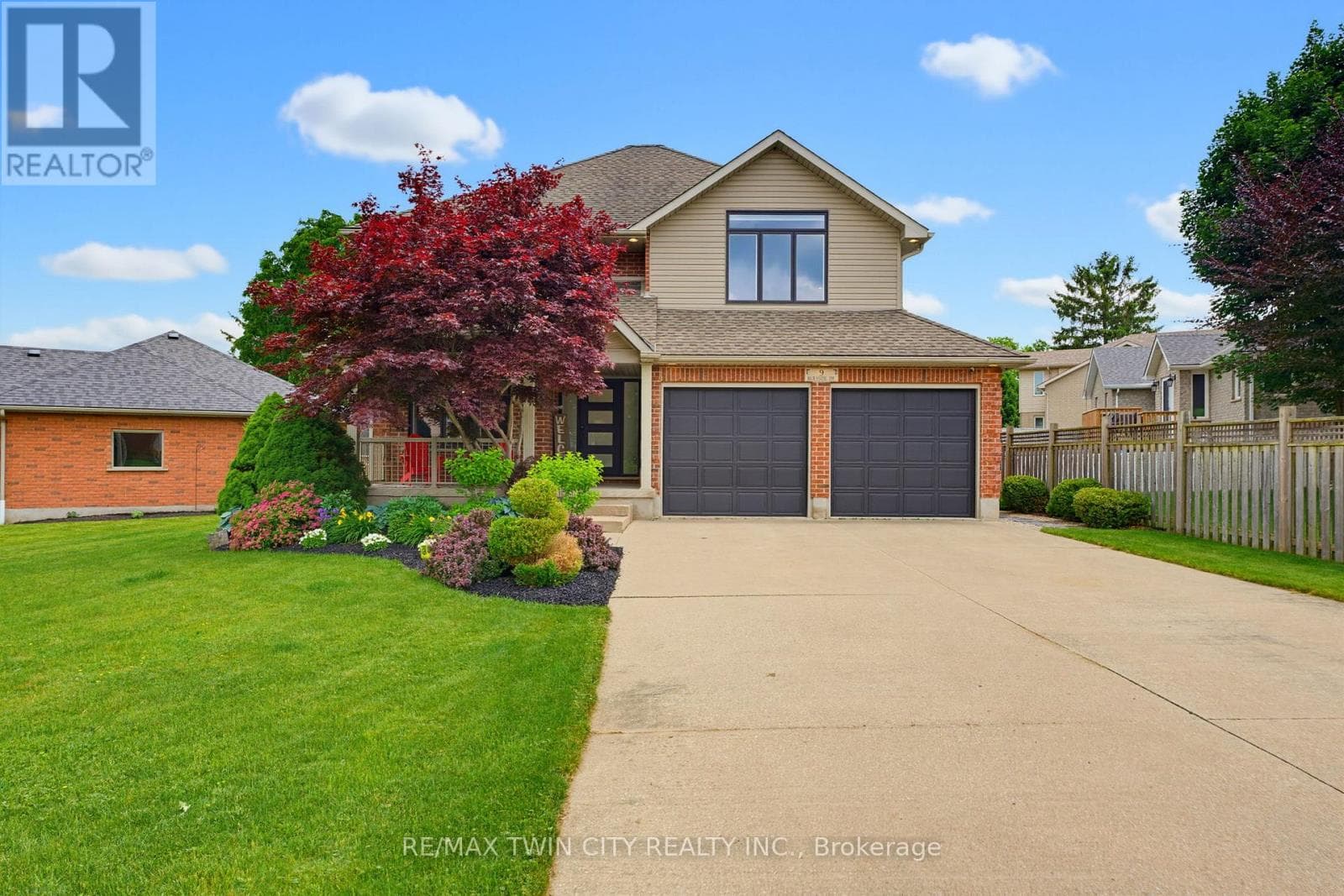 9 BURNSIDE DRIVE — photo 1