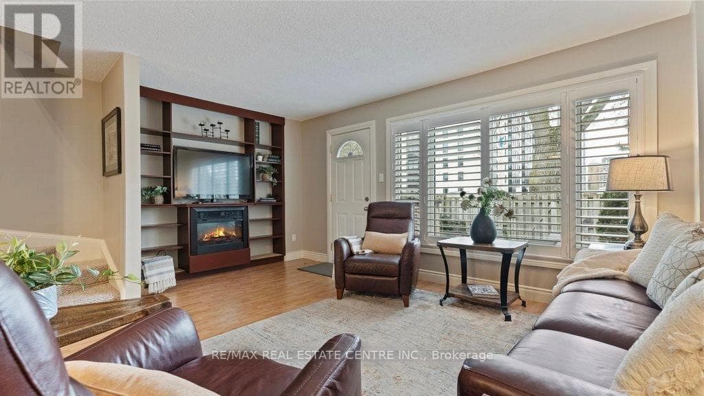 29 - 15 GREEN VALLEY DRIVE — photo 1