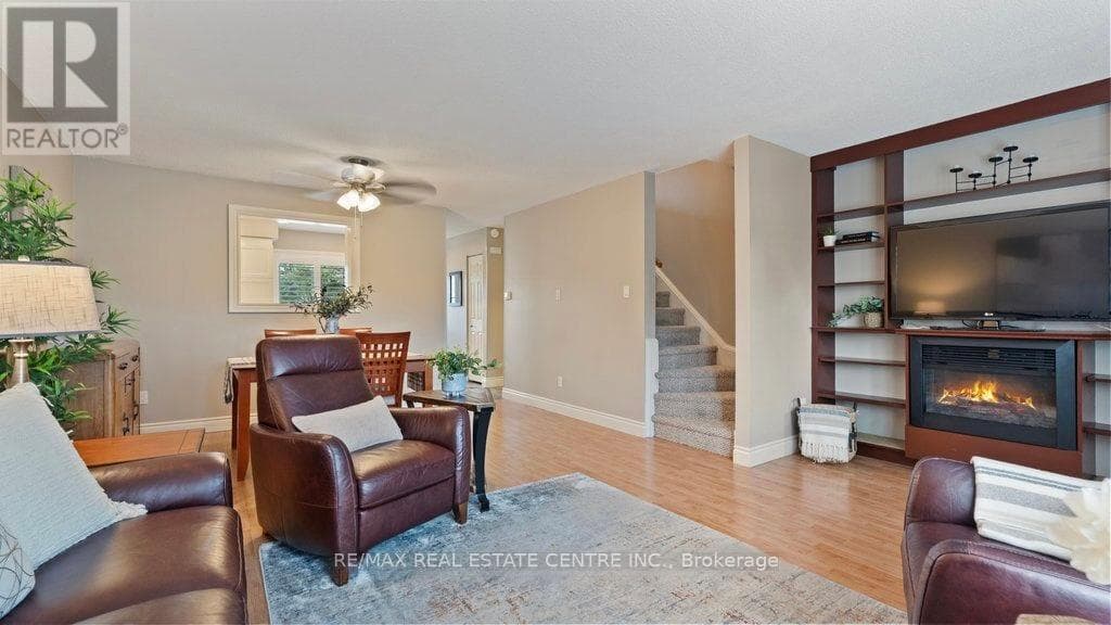 29 - 15 GREEN VALLEY DRIVE — photo 3
