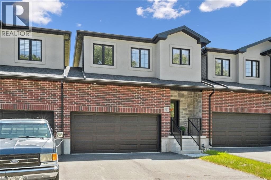 423 WOOLWICH Street — photo 1