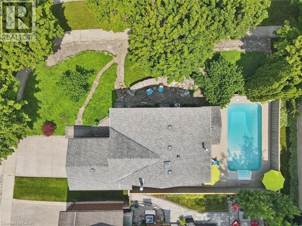 16 MANITOULIN Crescent — photo 2