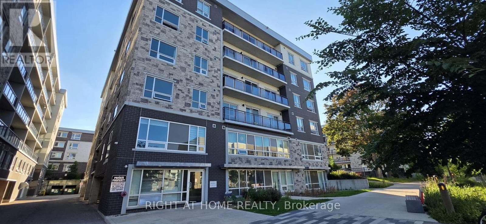 206 - 275A LARCH STREET — photo 2