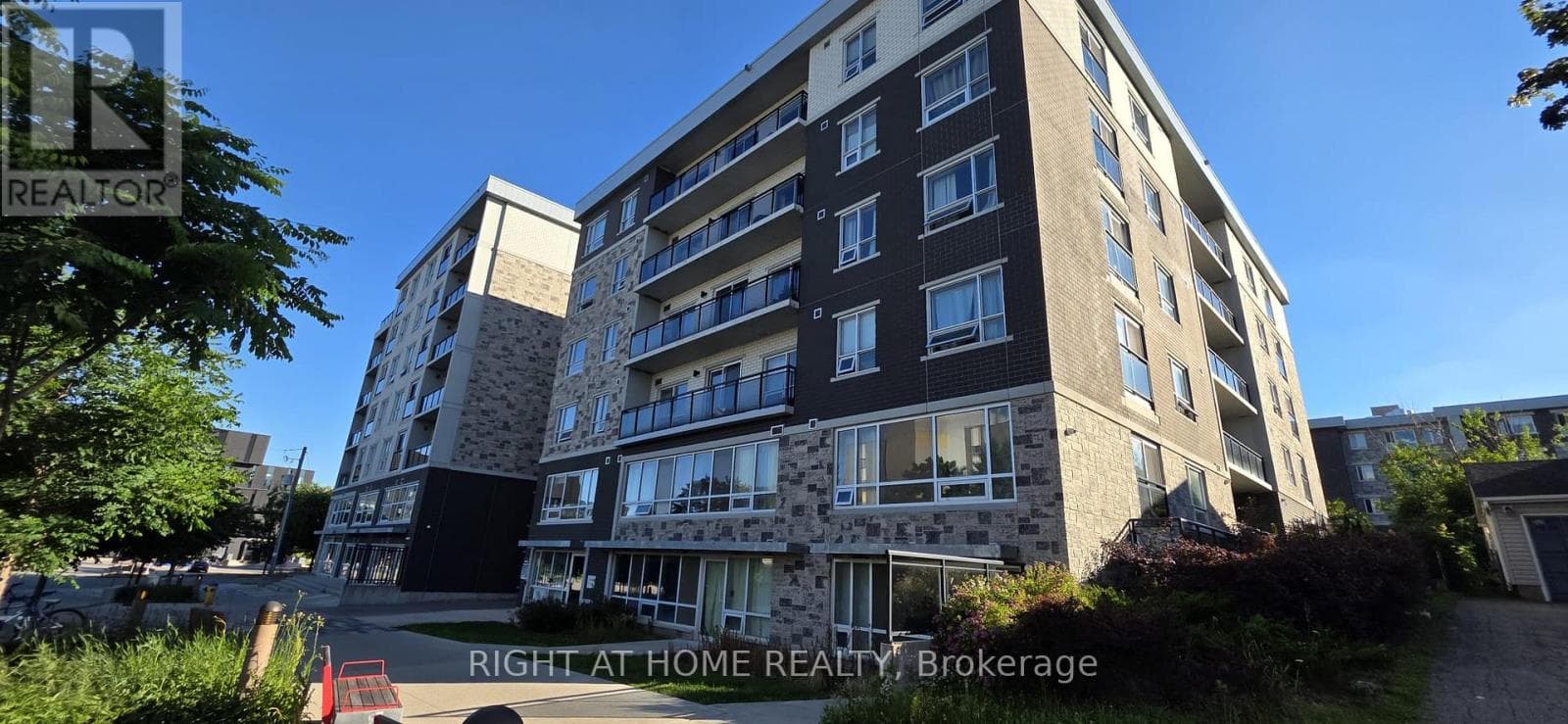 206 - 275A LARCH STREET — photo 3