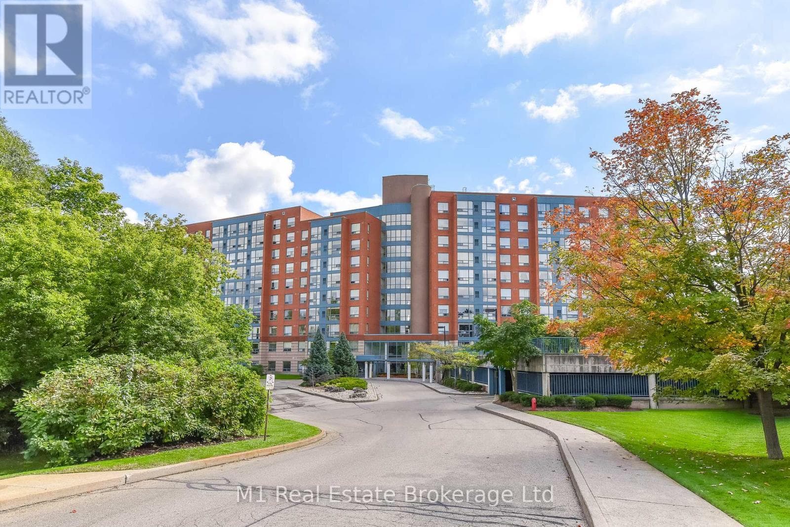 PH2 - 55 BLUE SPRINGS DRIVE — photo 2