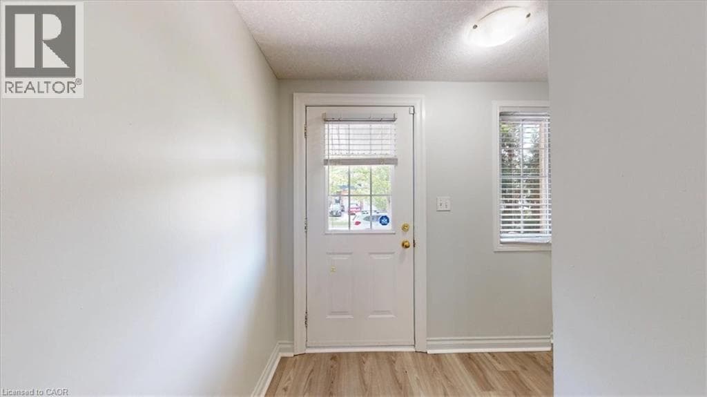980 CREEKSIDE Drive — photo 2
