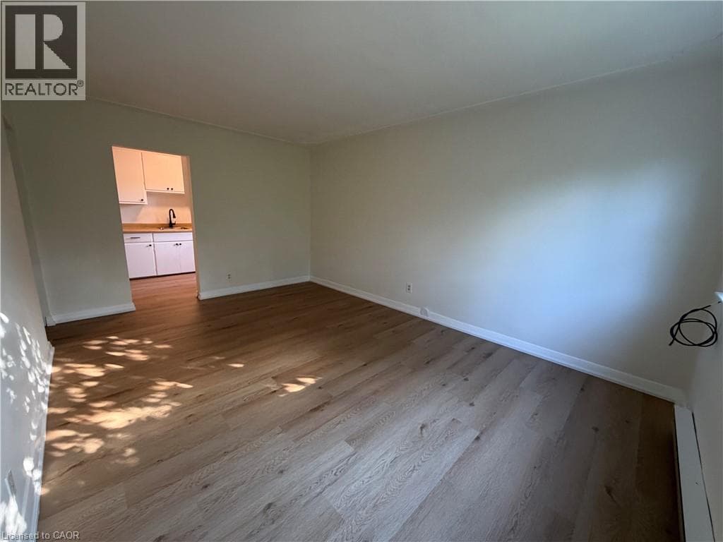 9 MARTIN Avenue Unit# 5 — photo 2