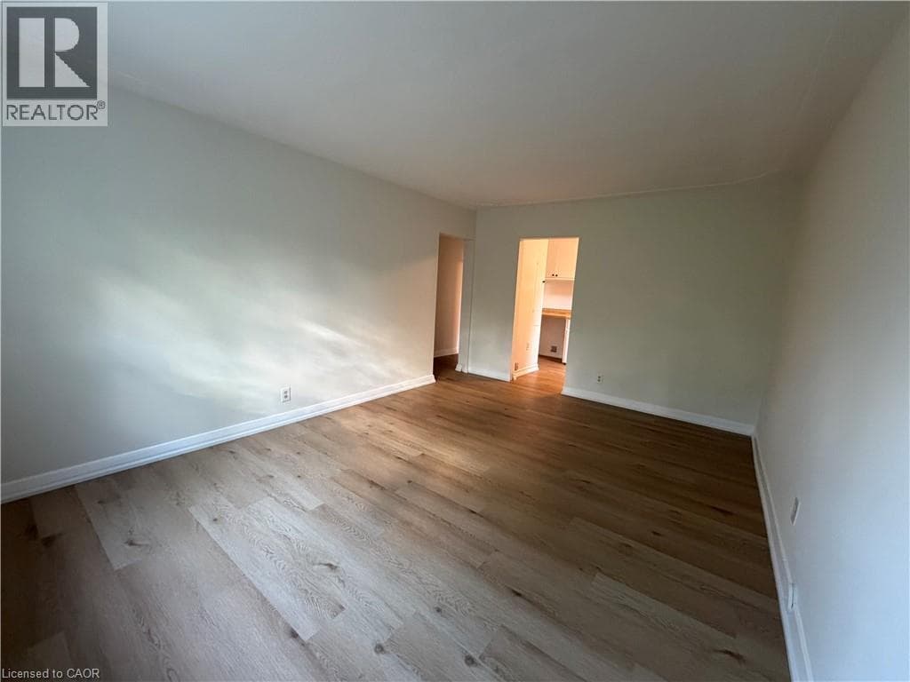9 MARTIN Avenue Unit# 5 — photo 3