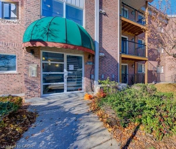 3085 KINGSWAY Drive Unit# 27 — photo 3