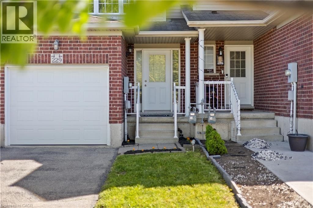 229 PARKVALE Drive — photo 3