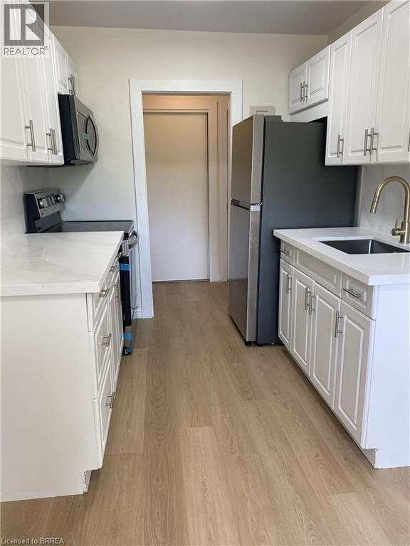 151 SIEBERT Avenue — photo 1
