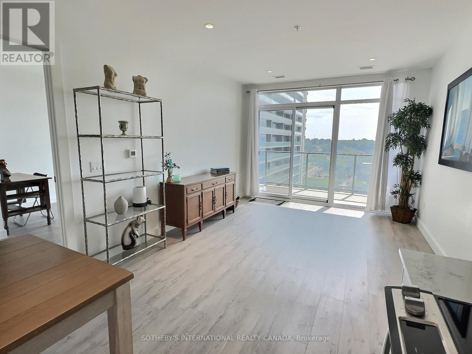 1107 - 15 GLEBE STREET — photo 3