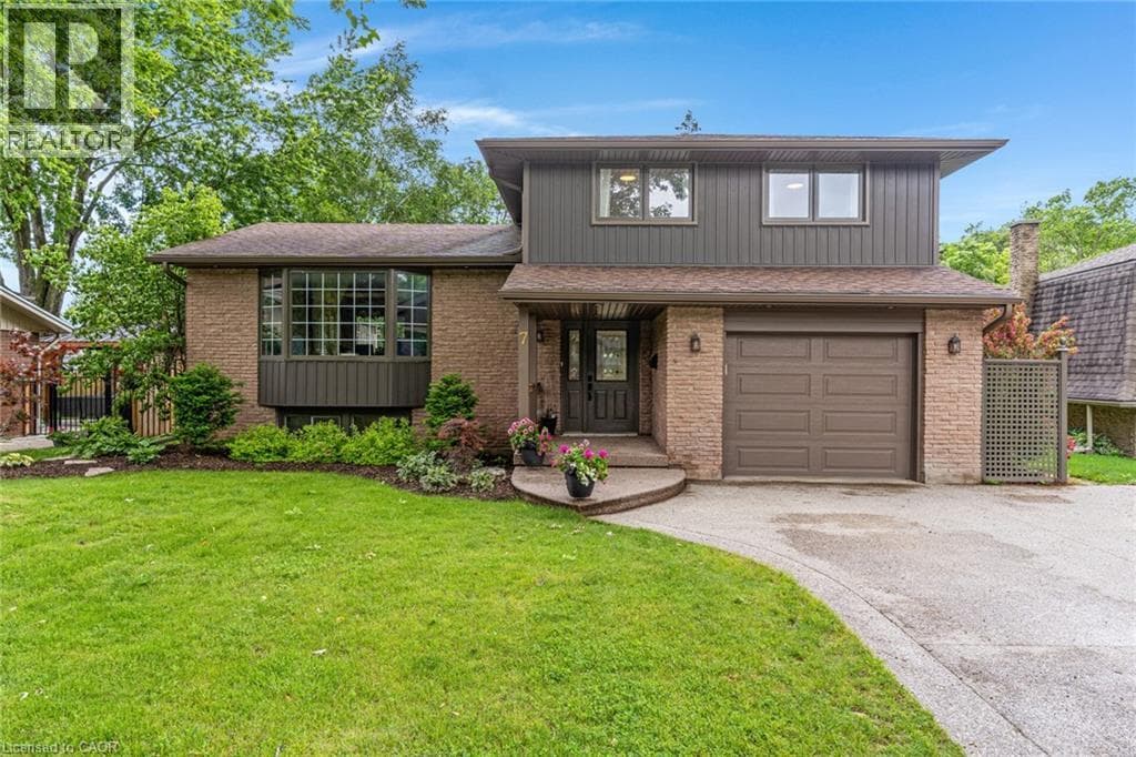 7 BLUE HERON Court — photo 1