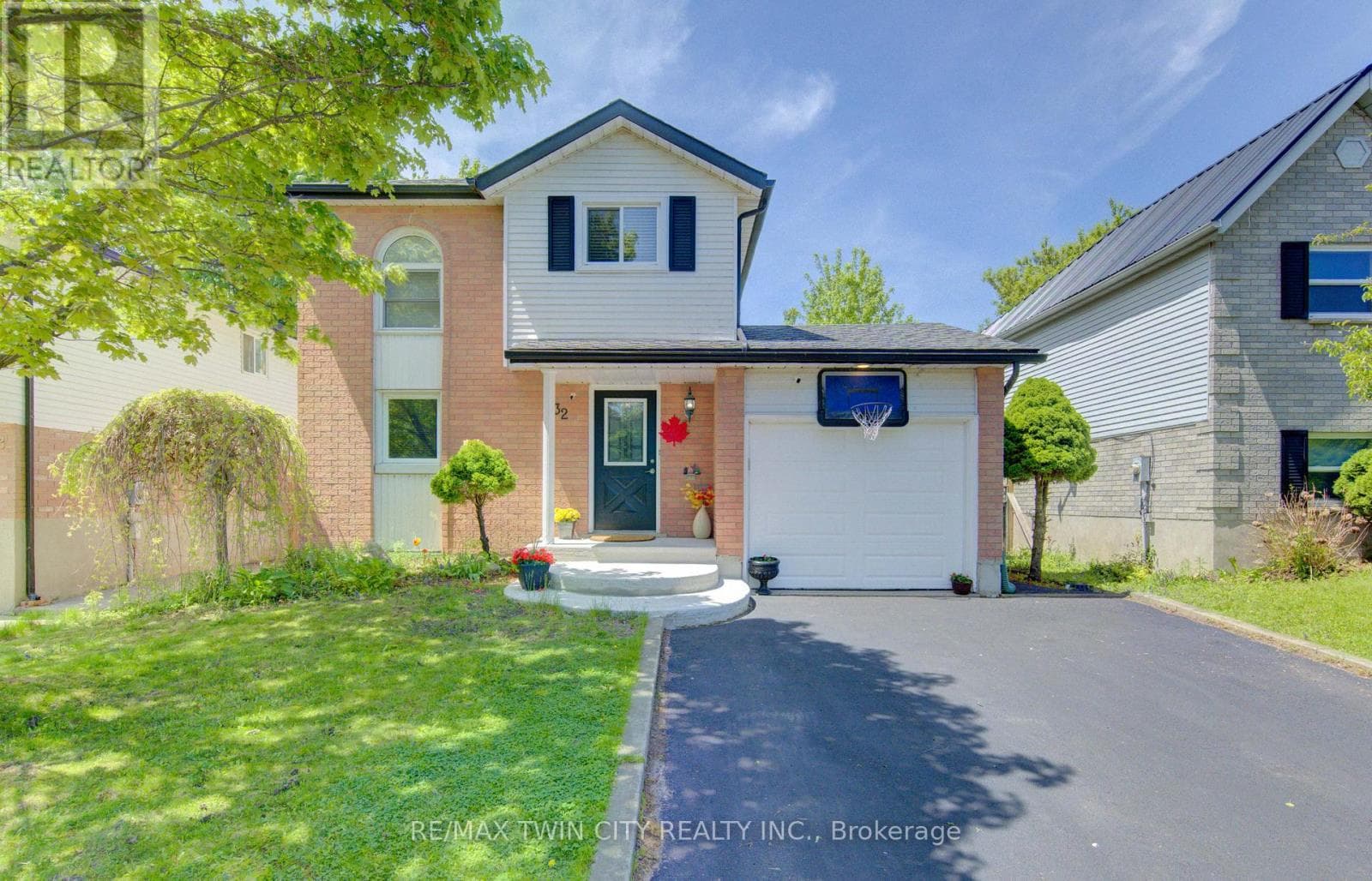 32 ENFIELD DRIVE — photo 1