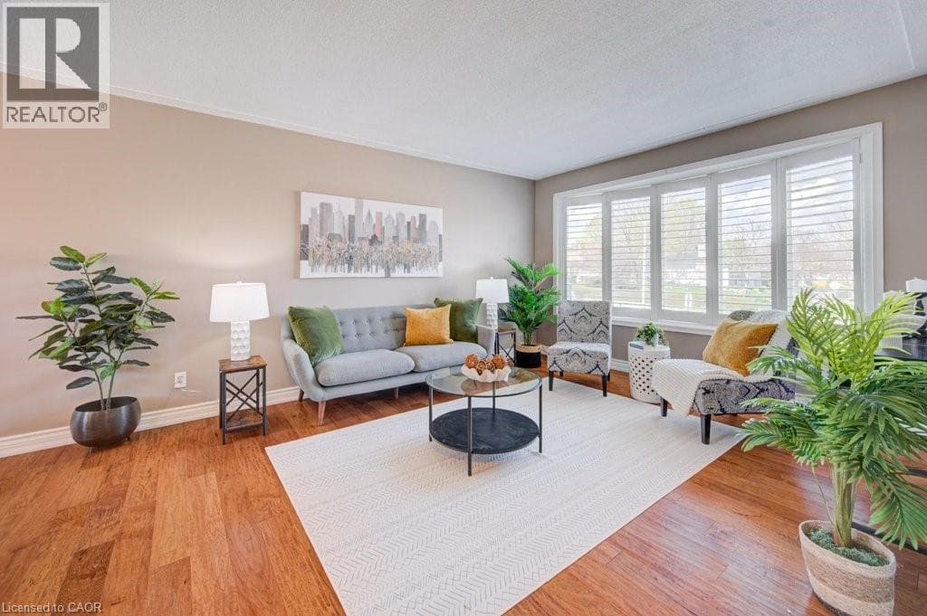 682 GLEN FORREST Boulevard — photo 3