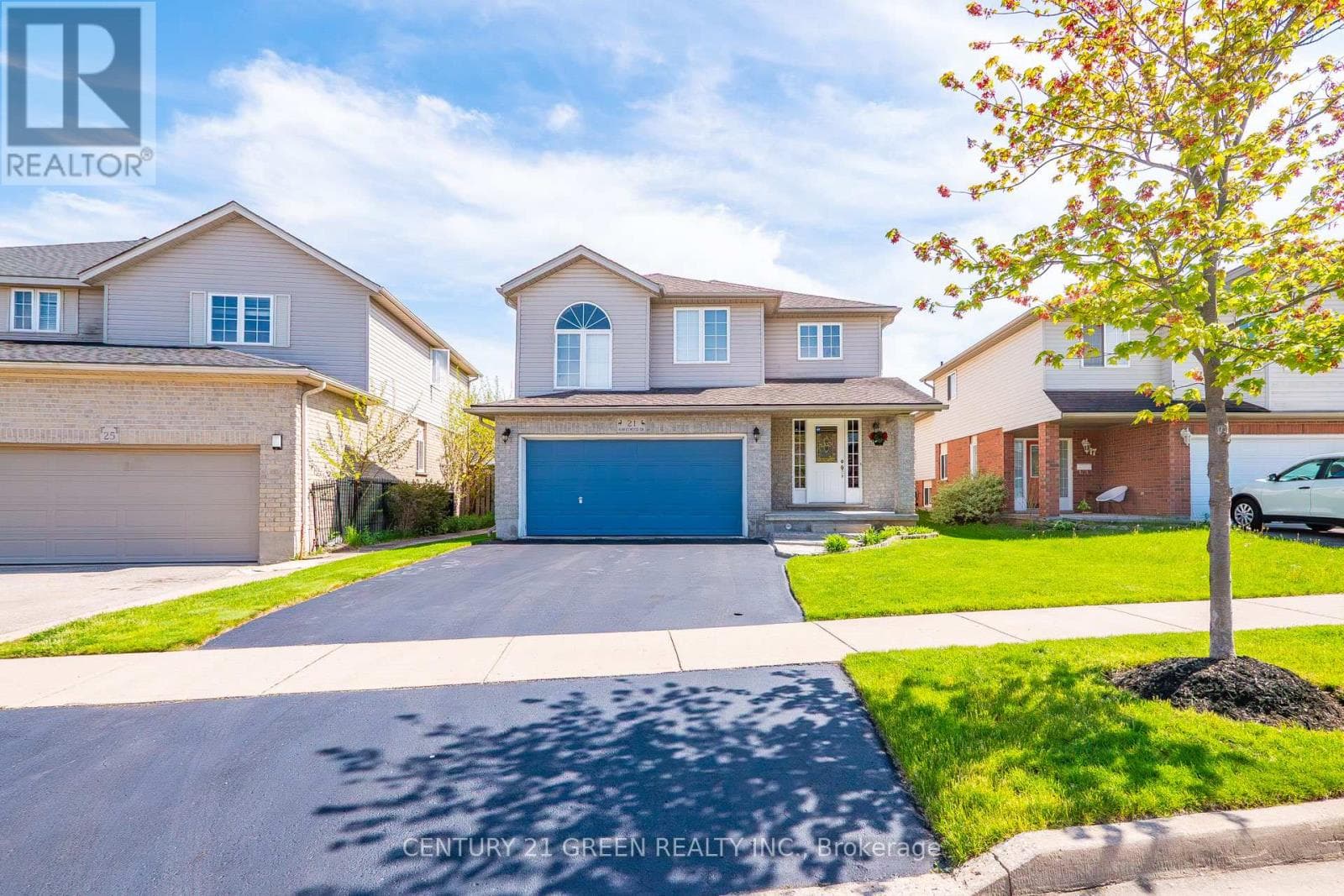 21 HAWKSWOOD DRIVE — photo 1