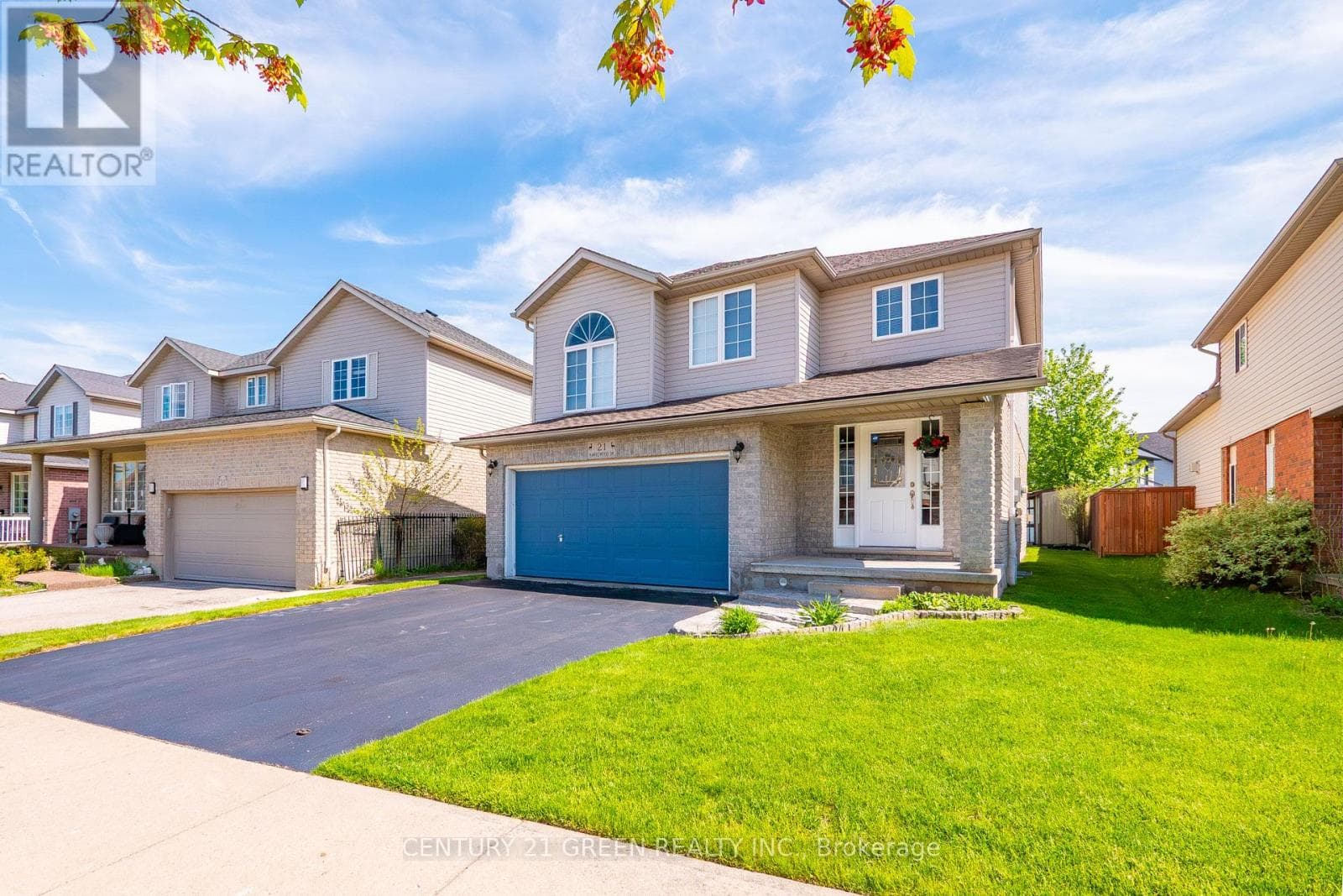 21 HAWKSWOOD DRIVE — photo 3