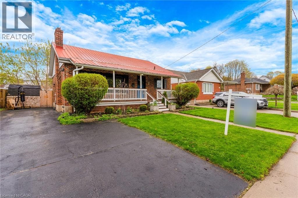 34 CHRISTOPHER Drive — photo 2