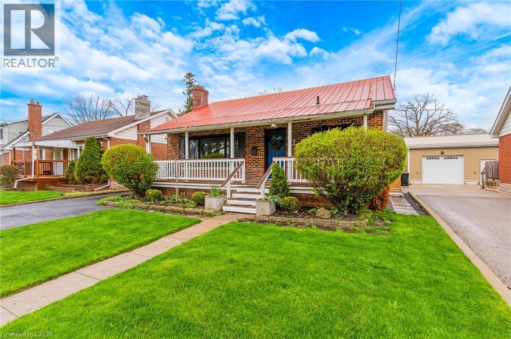 34 CHRISTOPHER Drive — photo 3