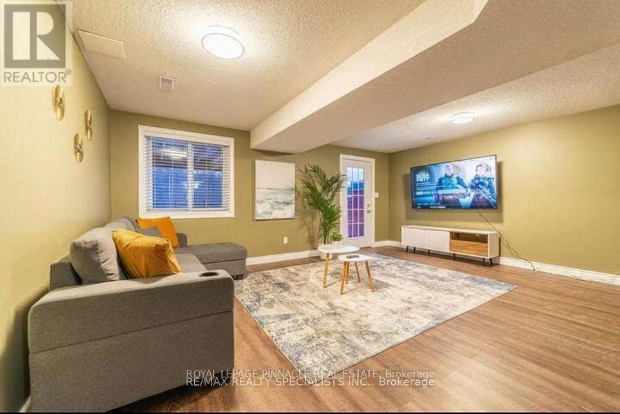 60 EVERGLADE CRESCENT — photo 2