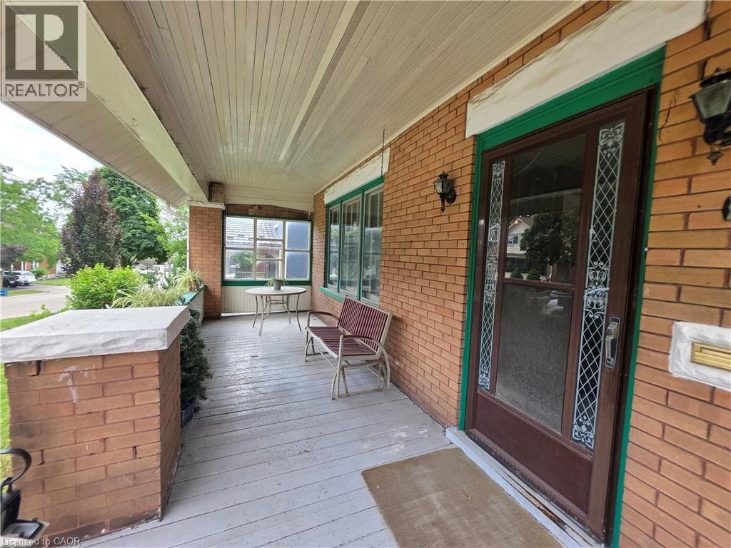 20 FAIRVIEW Avenue — photo 1