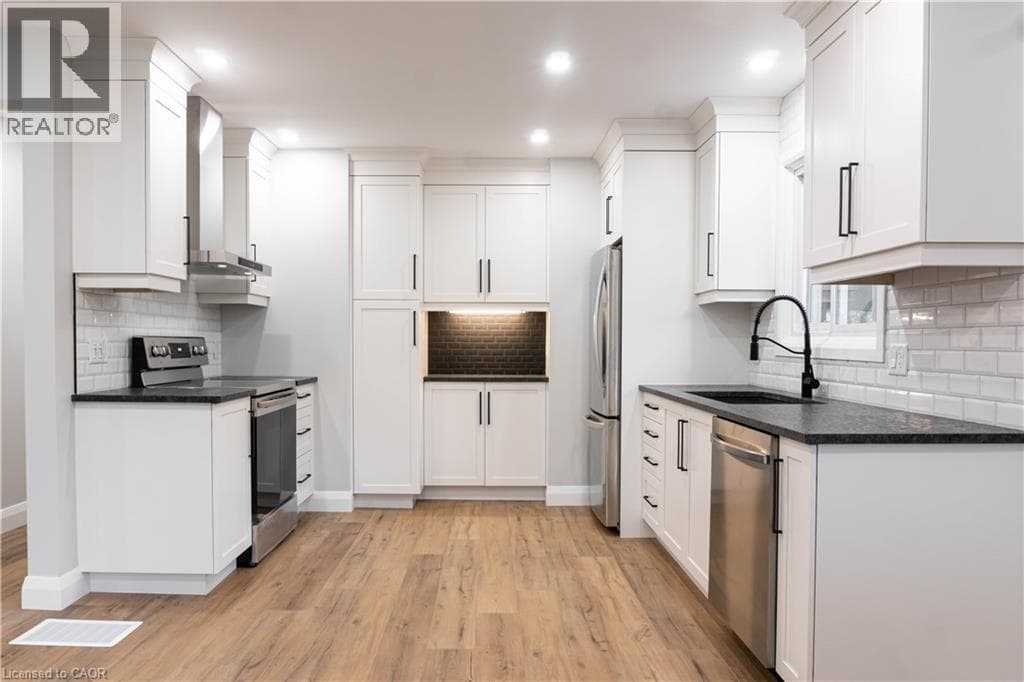58 PERTH Road Unit# A — photo 1