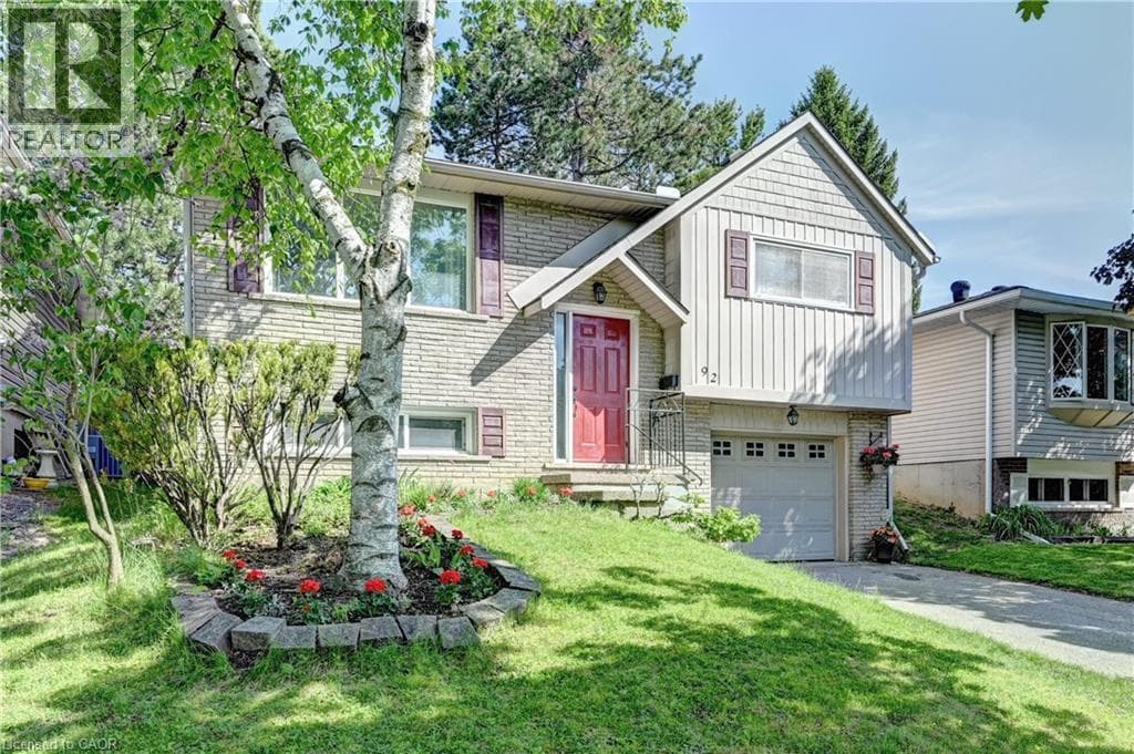92 PINEMEADOW Crescent — photo 3