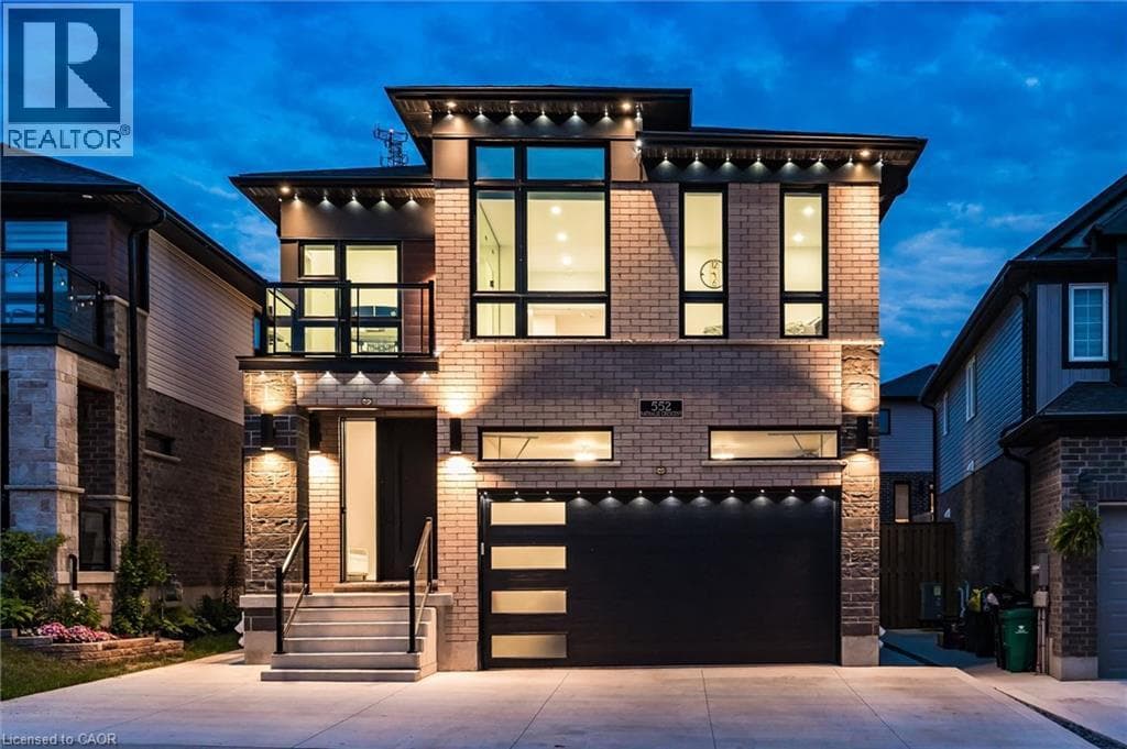 552 NATHALIE Crescent — photo 3