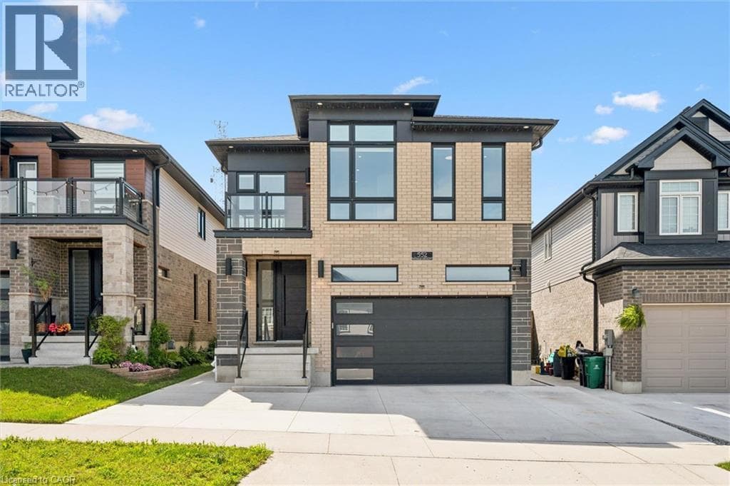 552 NATHALIE Crescent — photo 1