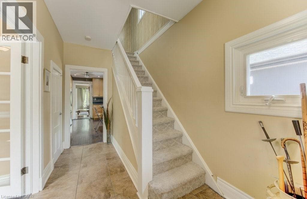 271 LONDON Road W — photo 3
