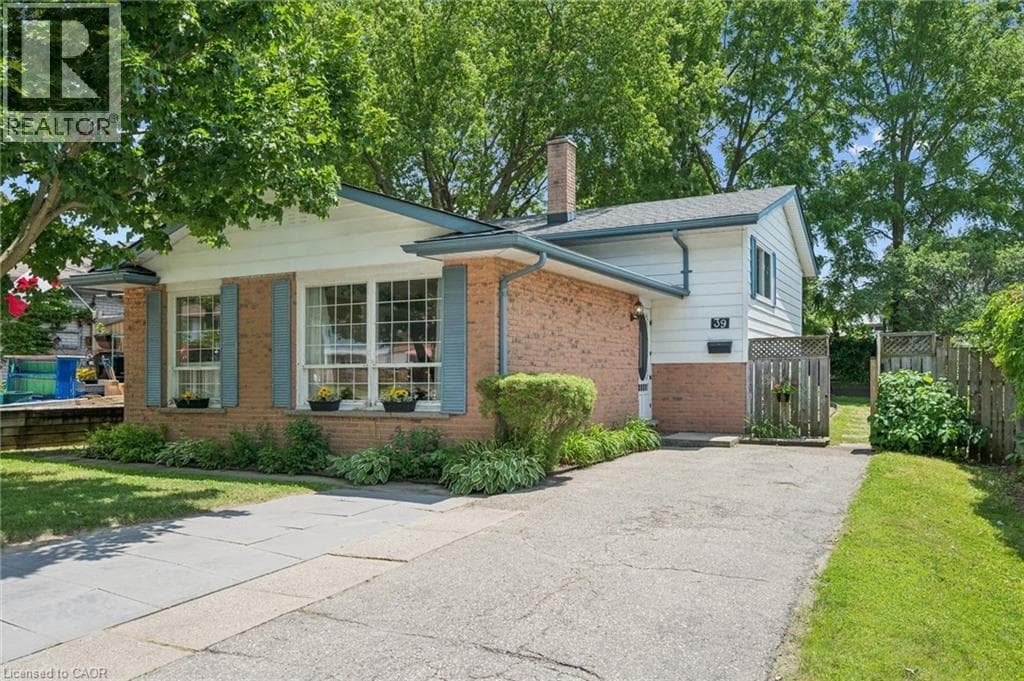 39 SHEA Crescent — photo 1