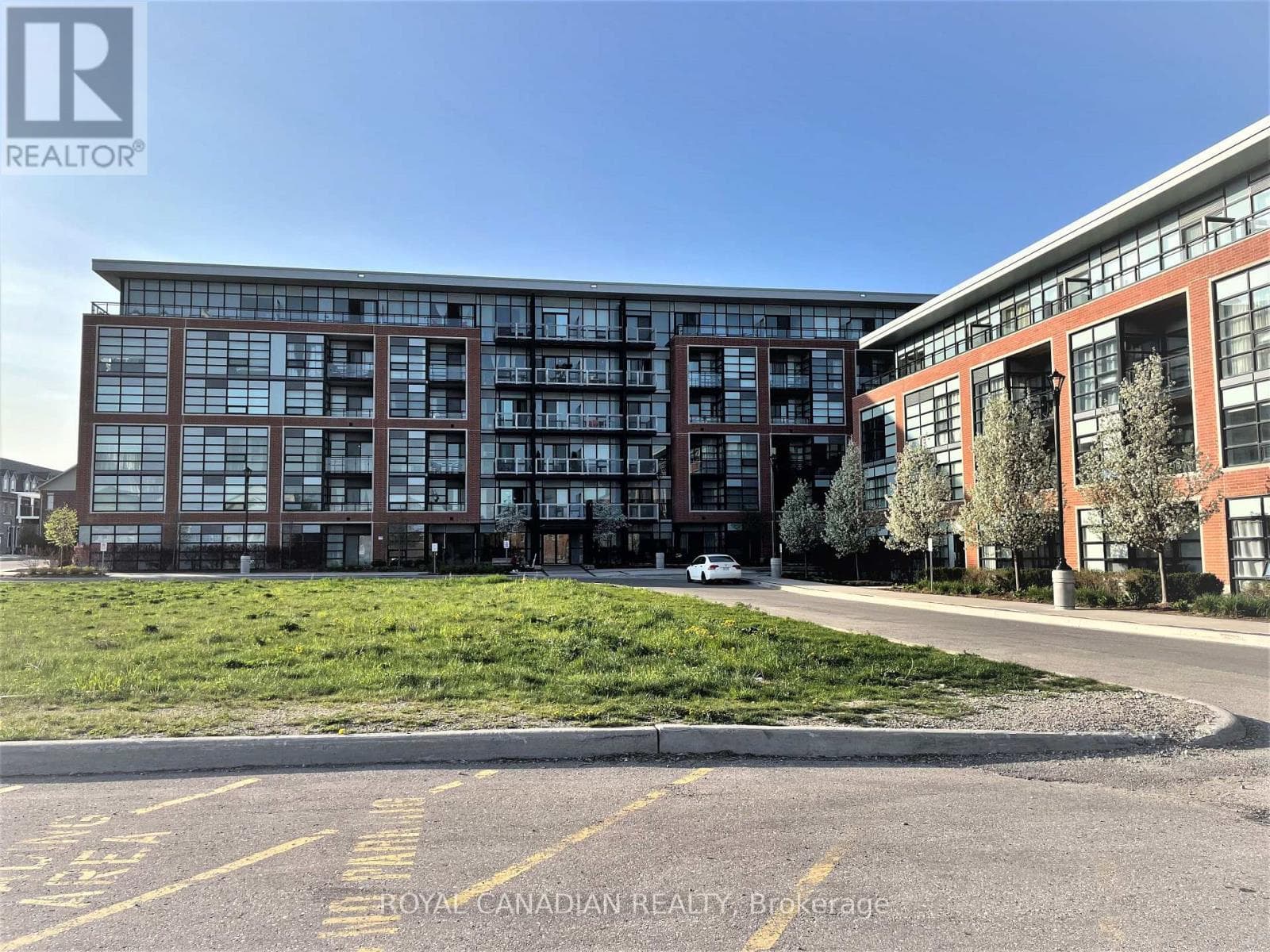 220 - 15 PRINCE ALBERT BOULEVARD — photo 1