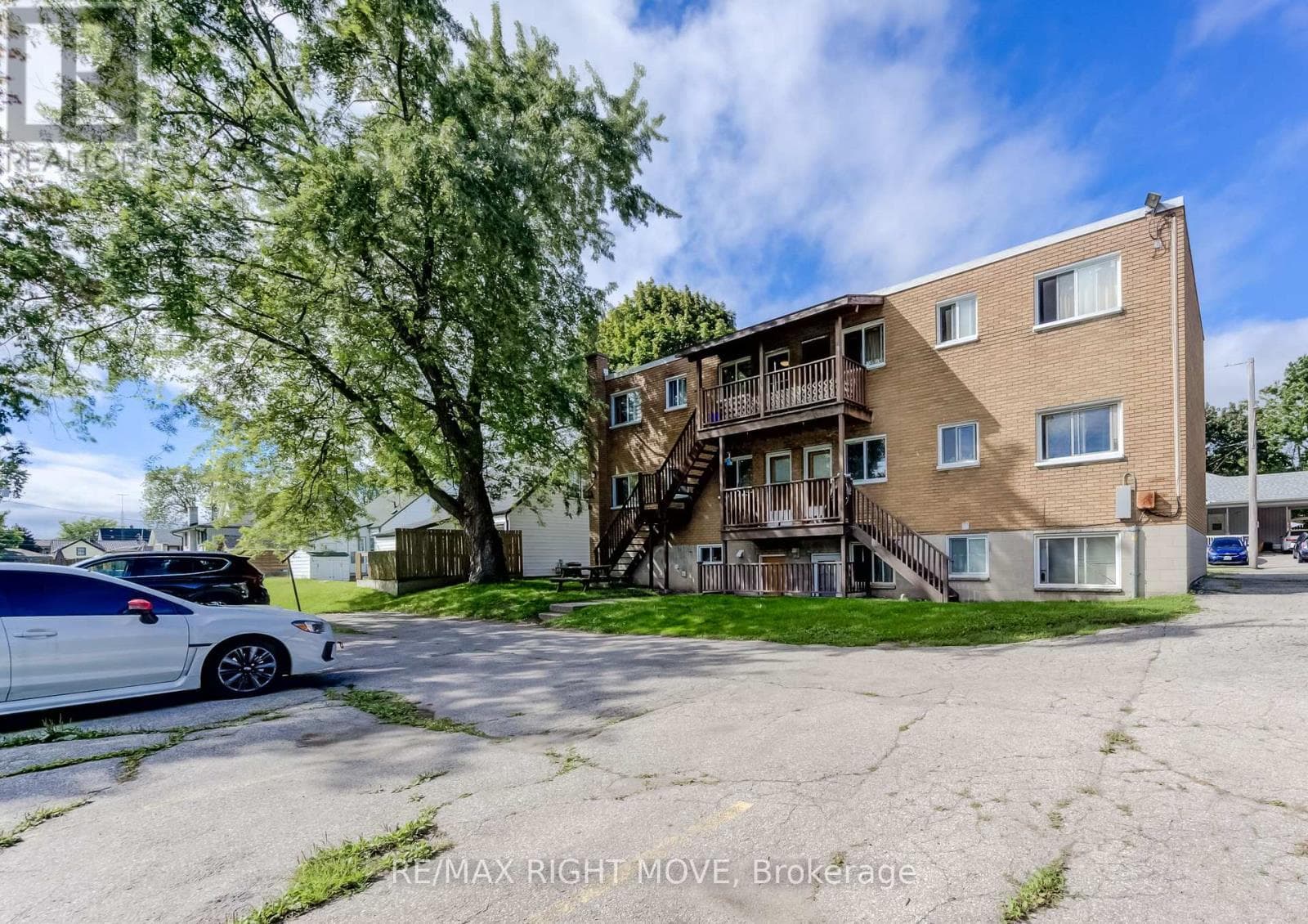 125 SCHLUETER STREET — photo 3