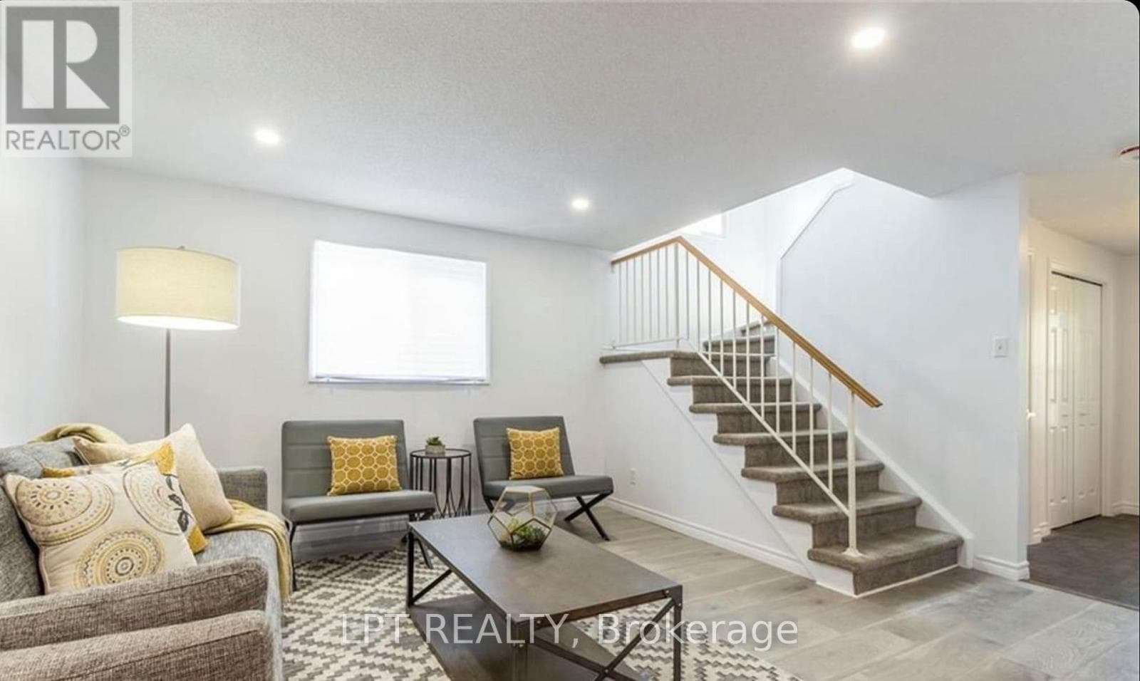224 A PORTSMOUTH GATE — photo 2