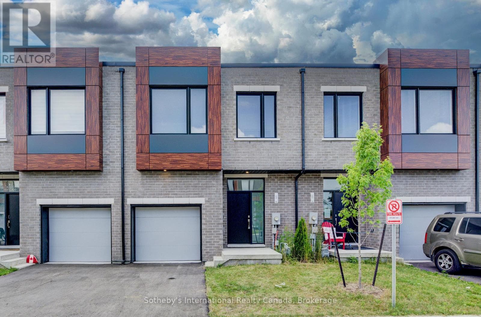 14 - 416 DUNDAS STREET S — photo 1