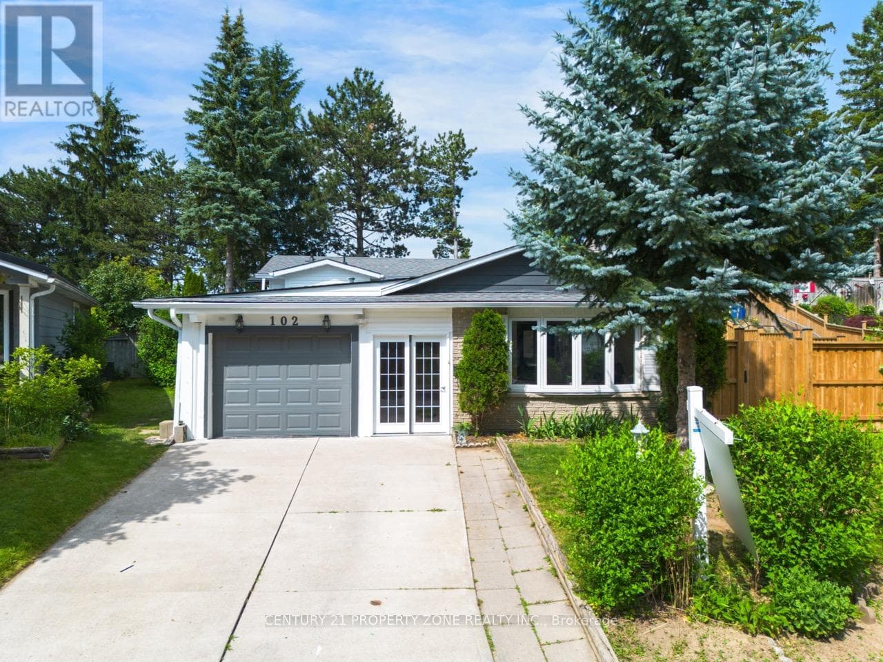 102 HICKORY HEIGHTS CRESCENT — photo 1