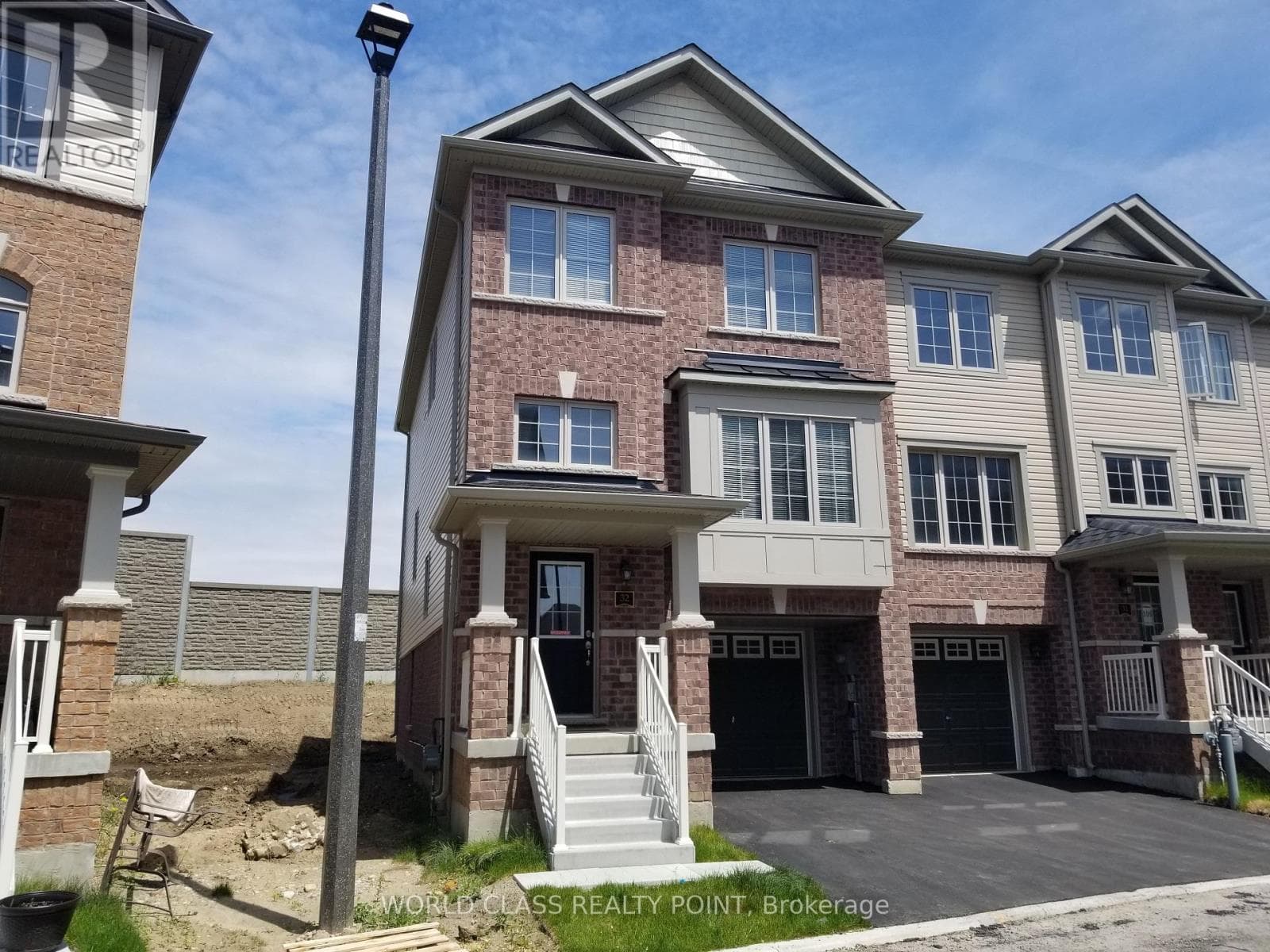 32 - 470 LINDEN DRIVE — photo 2