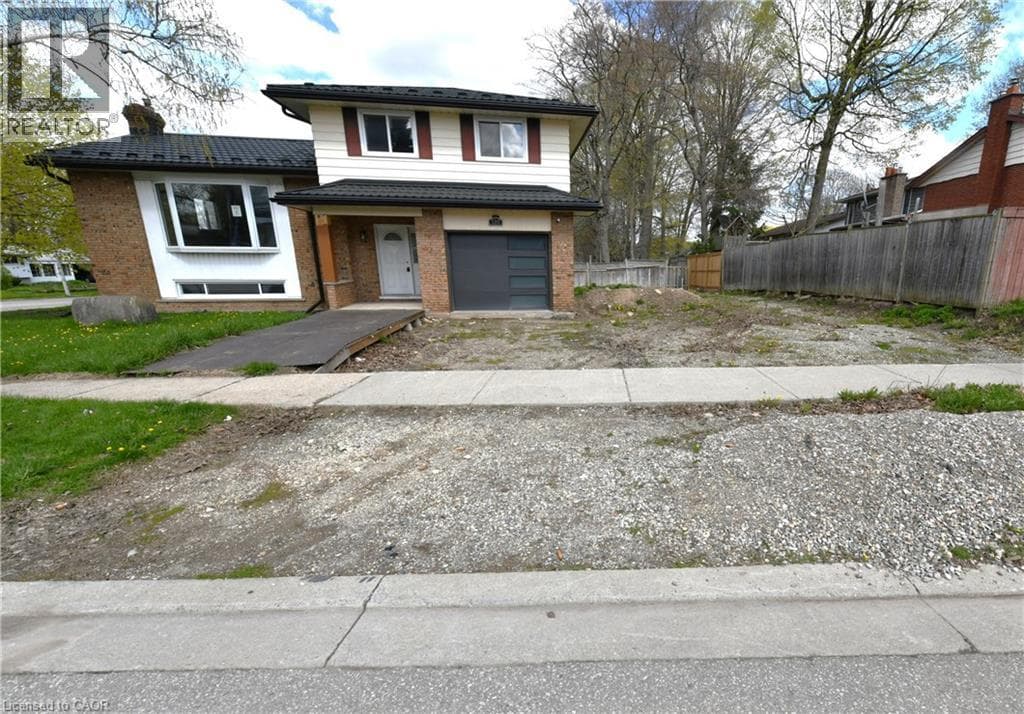 110 SILVERSPRING Crescent — photo 2