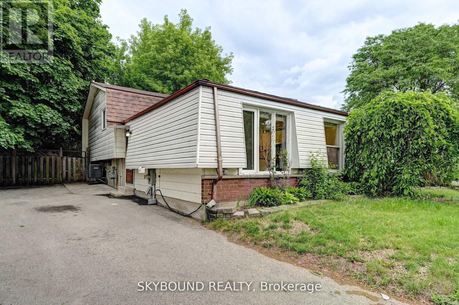 48 CLUTHE CRESCENT — photo 2